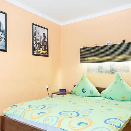 Apartment On Sobornyi Avenue 143 Near Intourist Hotel Zaporizhia エクステリア 写真