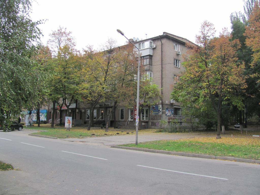 Apartment On Sobornyi Avenue 143 Near Intourist Hotel Zaporizhia エクステリア 写真