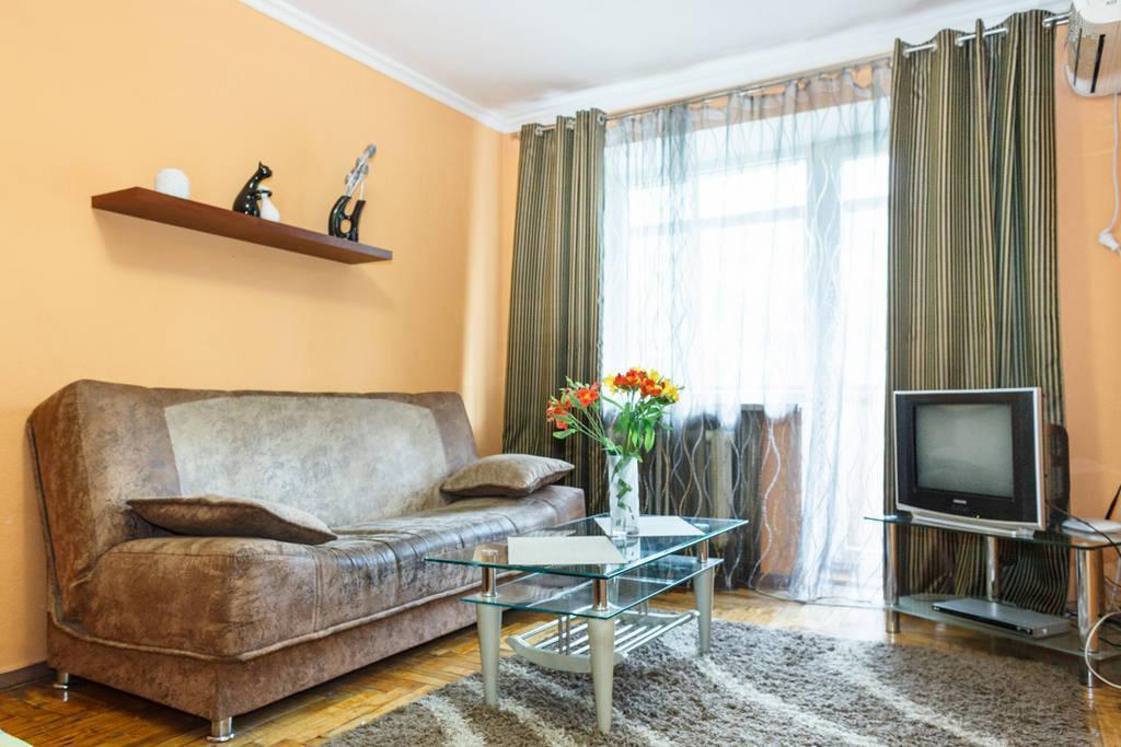 Apartment On Sobornyi Avenue 143 Near Intourist Hotel Zaporizhia エクステリア 写真