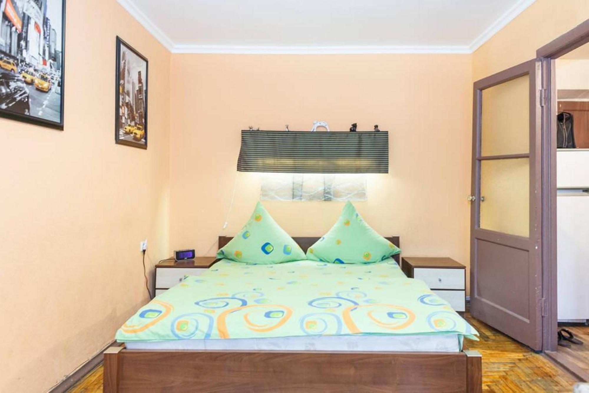 Apartment On Sobornyi Avenue 143 Near Intourist Hotel Zaporizhia エクステリア 写真